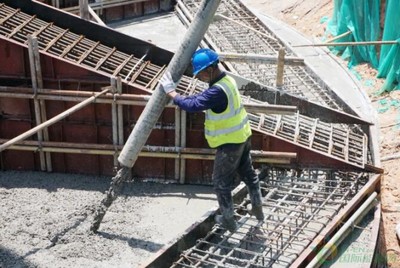 江西定南新陽智慧風(fēng)電場首臺風(fēng)機(jī)基礎(chǔ)順利澆筑完成，綠色能源建設(shè)邁出關(guān)鍵一步